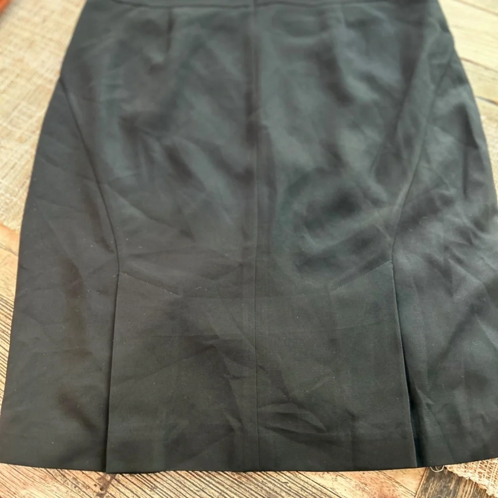 ANN TAYLOR SKIRT - SIZE 8